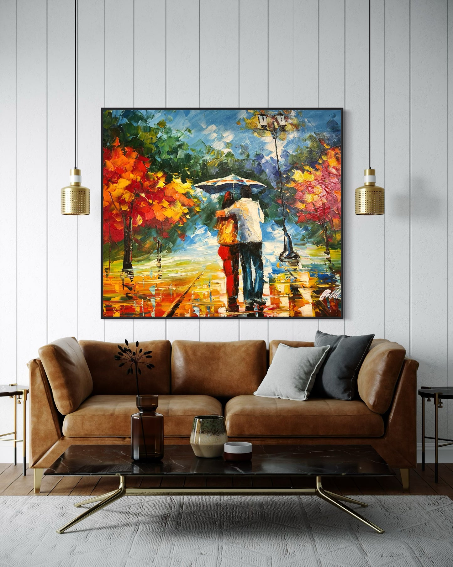 Pareja caminando bajo la lluvia